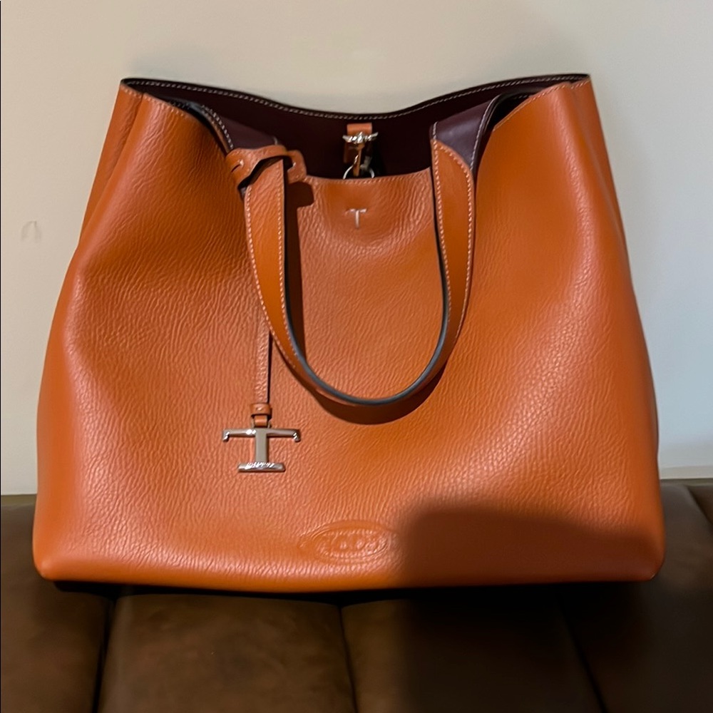 Tod’s Orange Large Leather Tote Bag - Picture 2 of 5